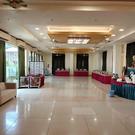 Hotel Pushpak Bhubaneswar Zewnętrze zdjęcie