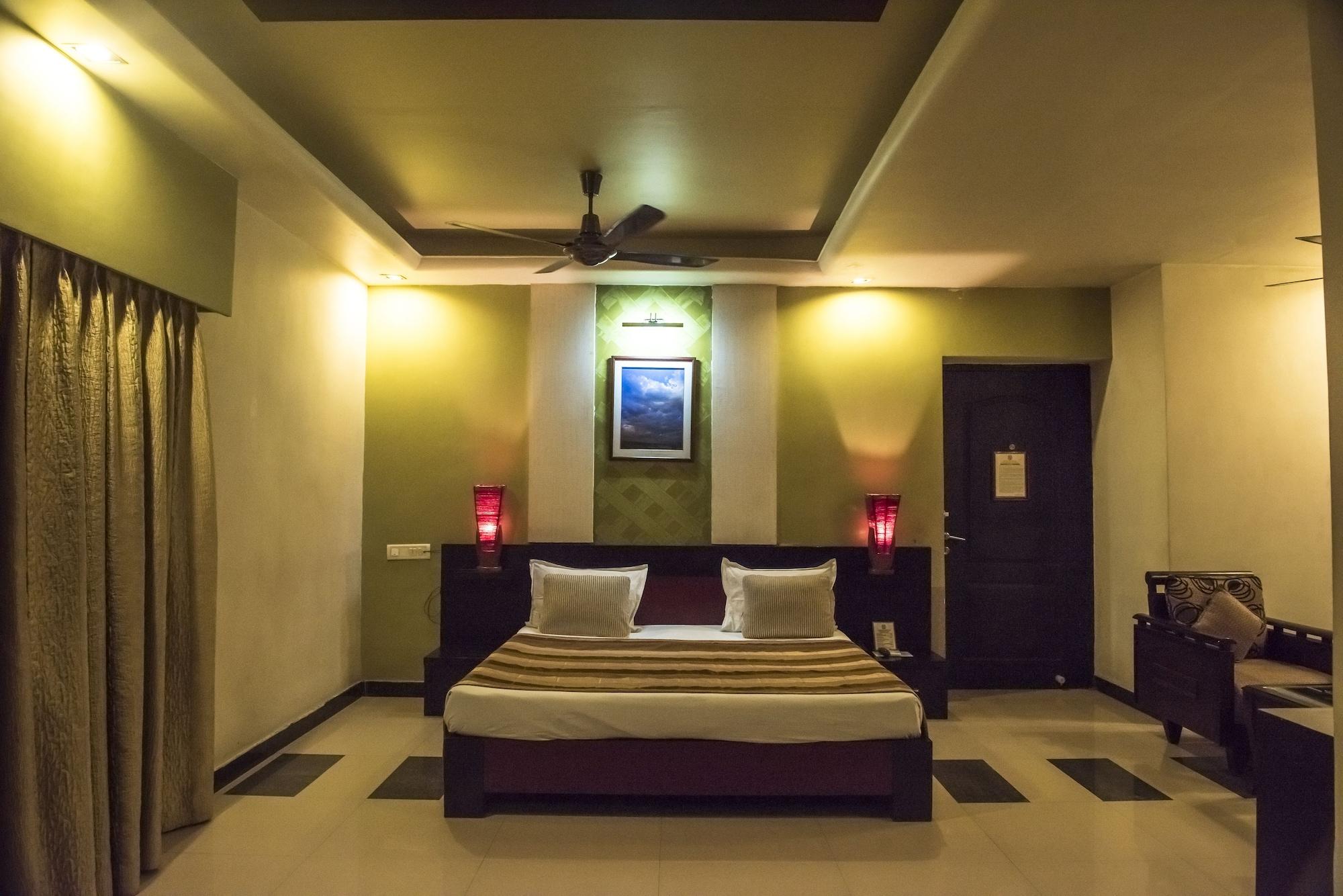 Hotel Pushpak Bhubaneswar Zewnętrze zdjęcie