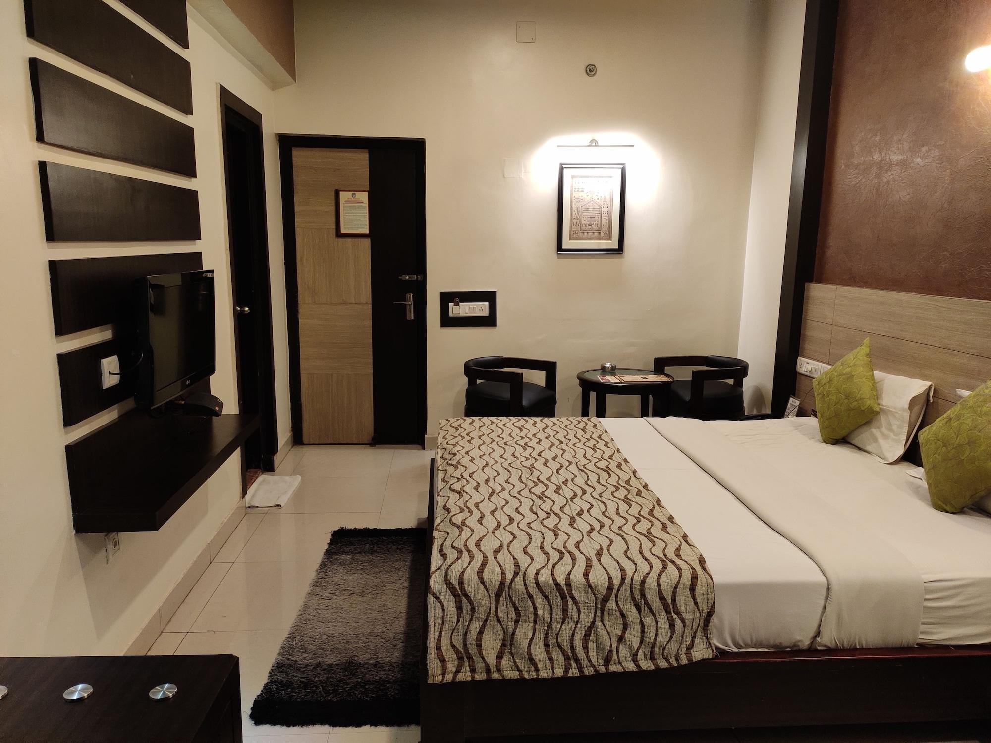 Hotel Pushpak Bhubaneswar Zewnętrze zdjęcie