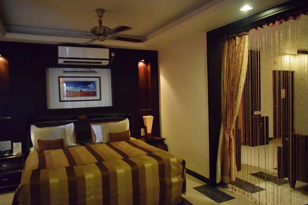 Hotel Pushpak Bhubaneswar Zewnętrze zdjęcie