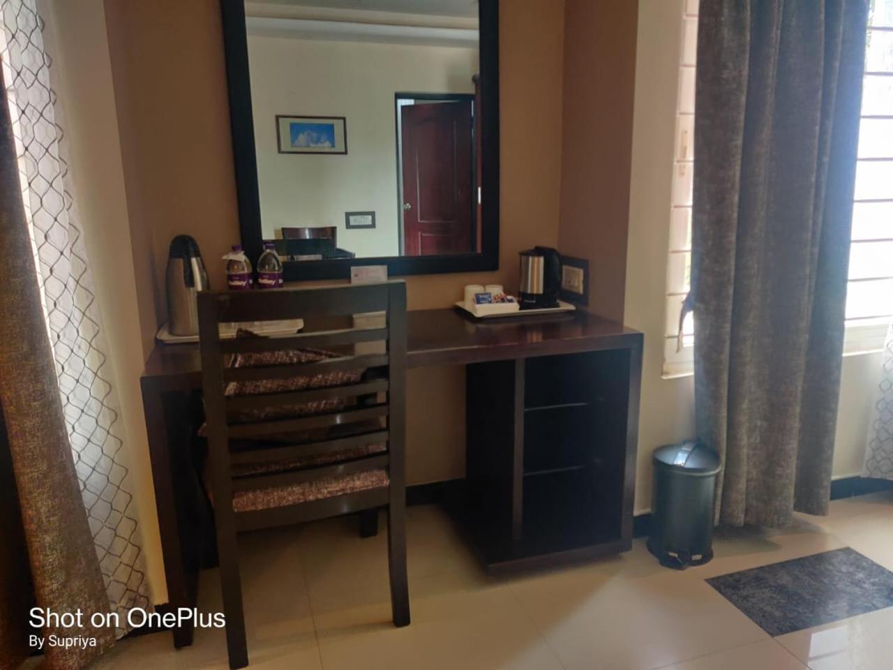 Hotel Pushpak Bhubaneswar Zewnętrze zdjęcie