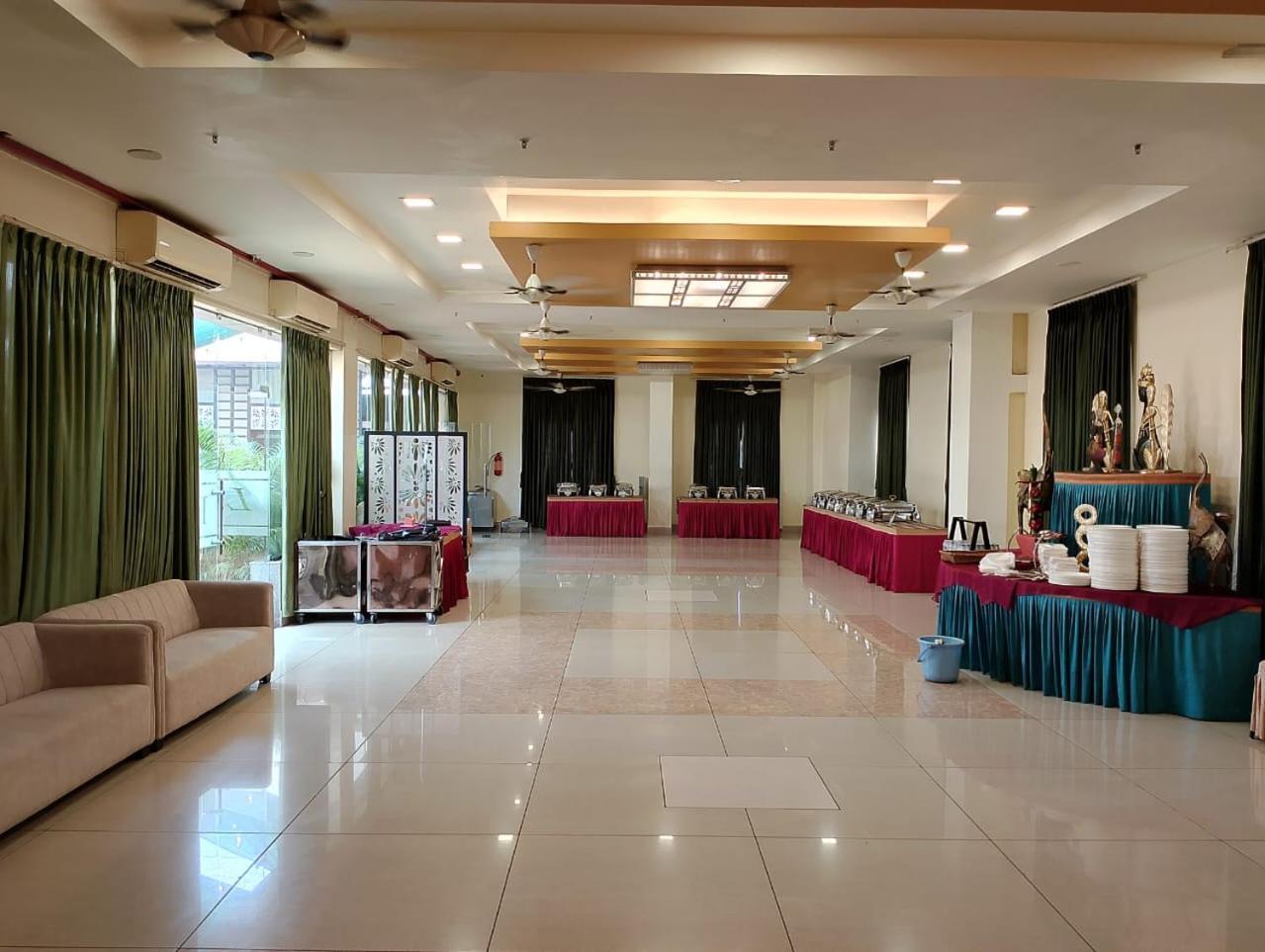 Hotel Pushpak Bhubaneswar Zewnętrze zdjęcie