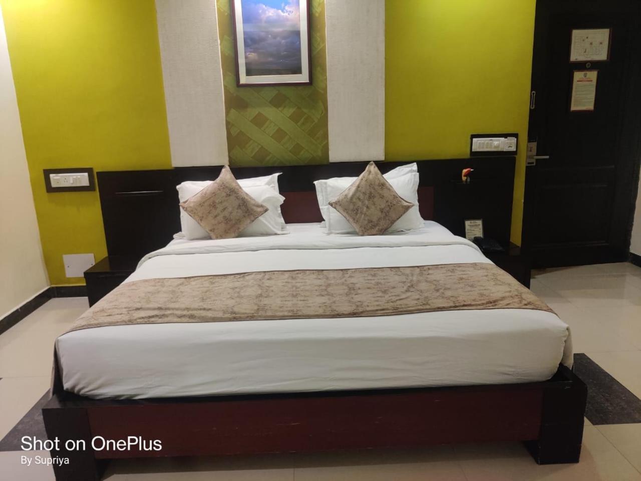 Hotel Pushpak Bhubaneswar Zewnętrze zdjęcie
