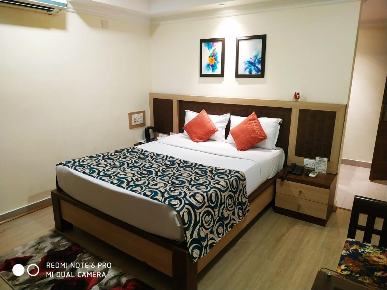 Hotel Pushpak Bhubaneswar Zewnętrze zdjęcie