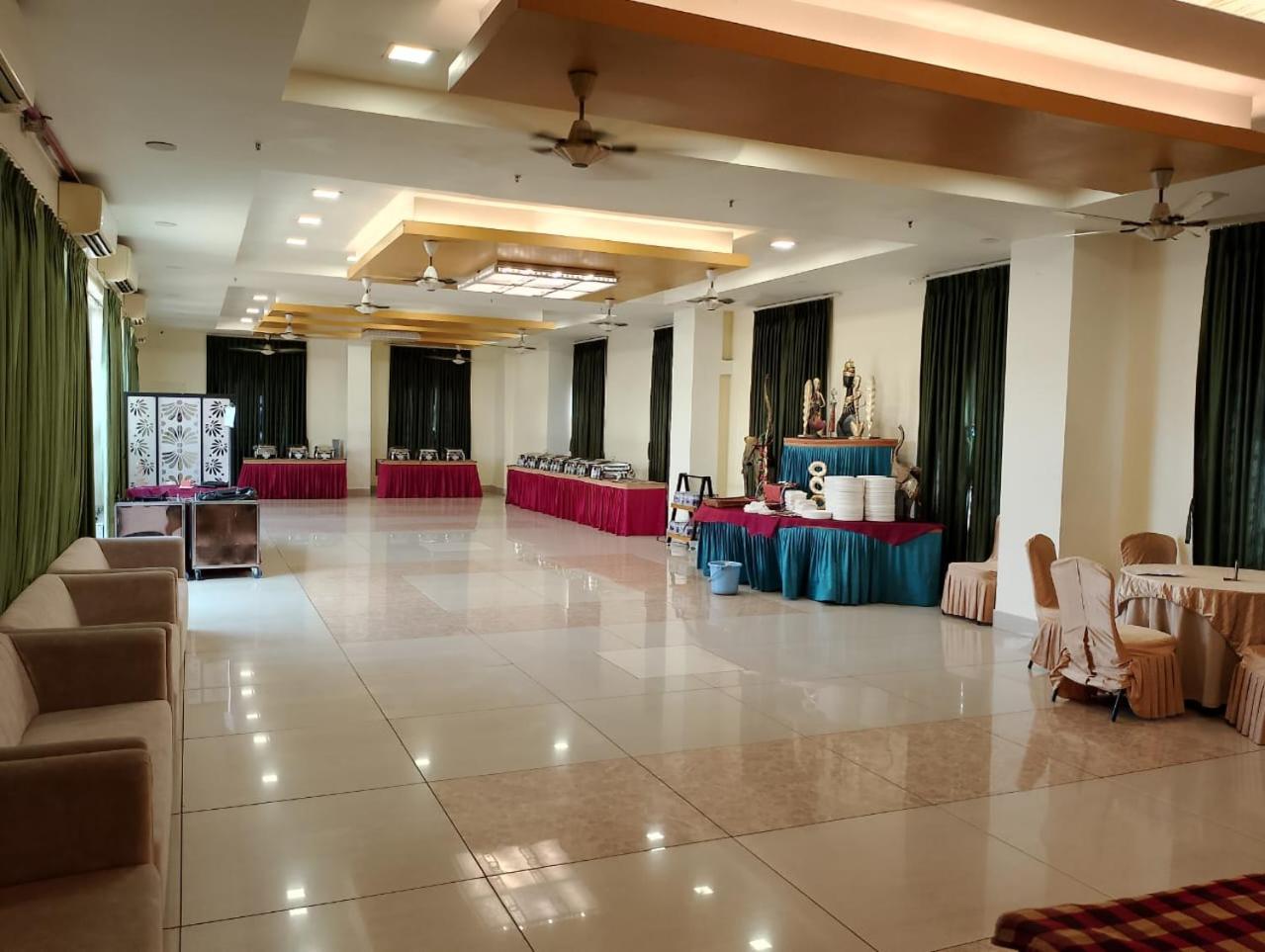 Hotel Pushpak Bhubaneswar Zewnętrze zdjęcie