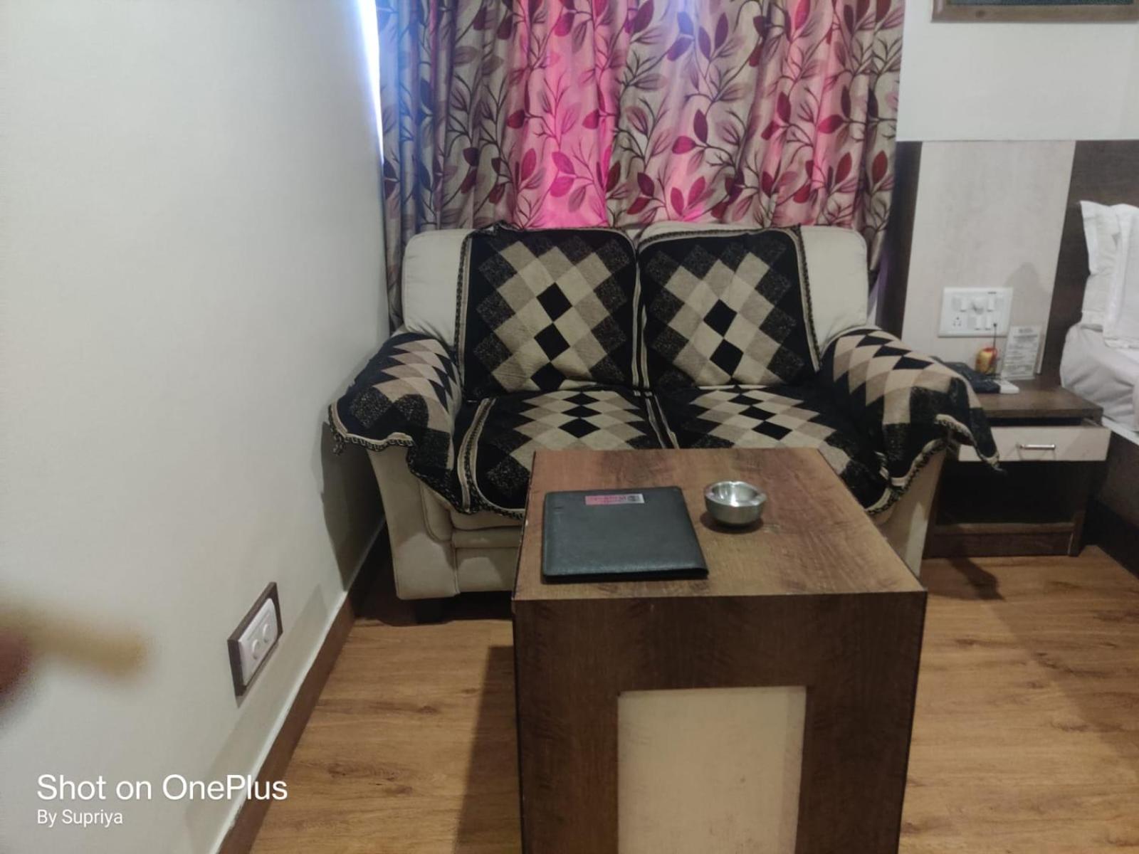 Hotel Pushpak Bhubaneswar Zewnętrze zdjęcie