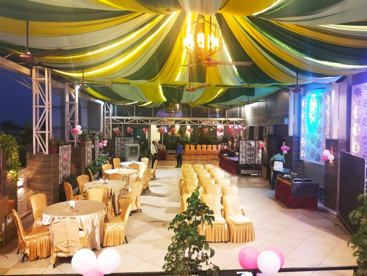 Hotel Pushpak Bhubaneswar Zewnętrze zdjęcie