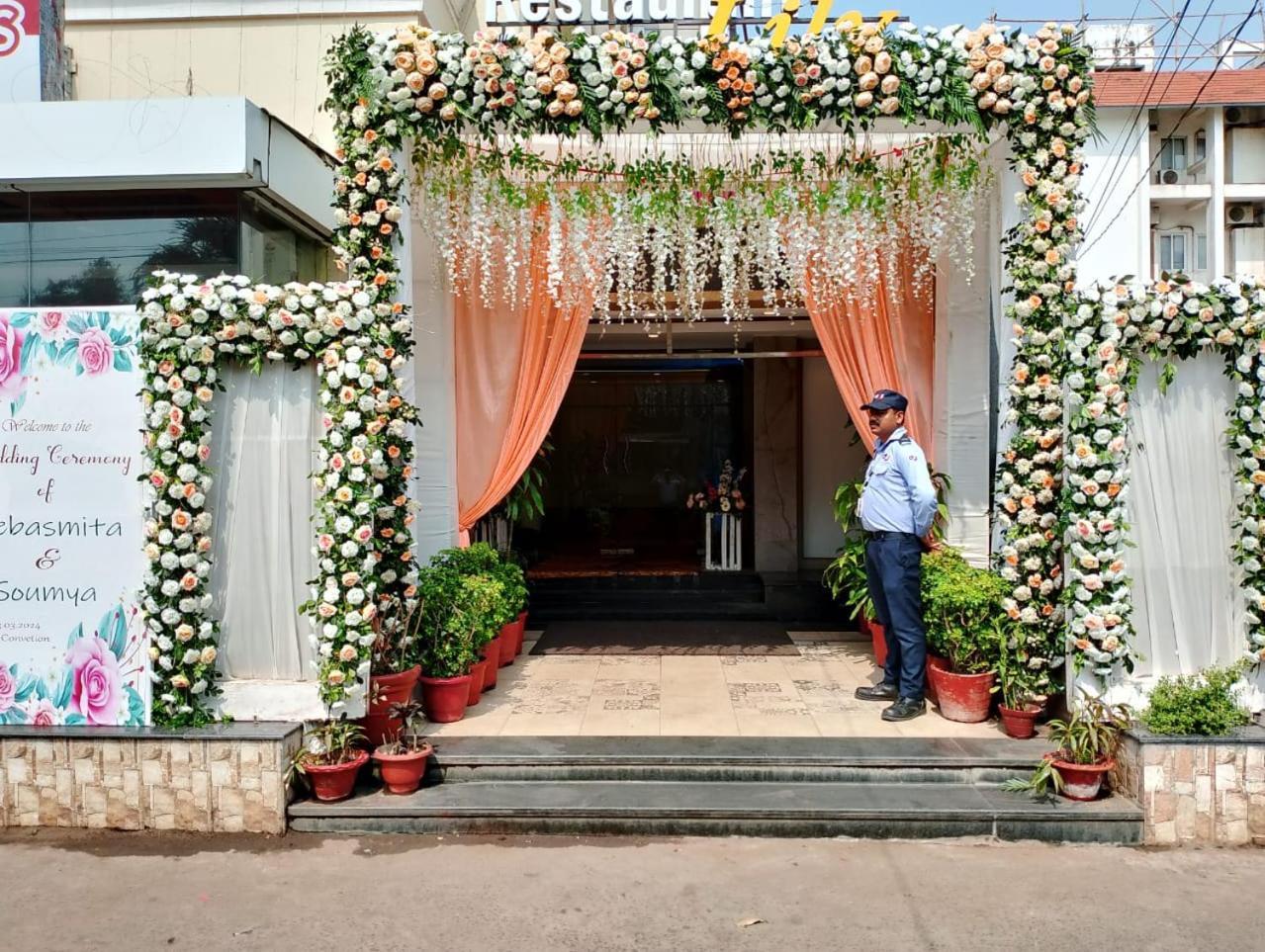 Hotel Pushpak Bhubaneswar Zewnętrze zdjęcie