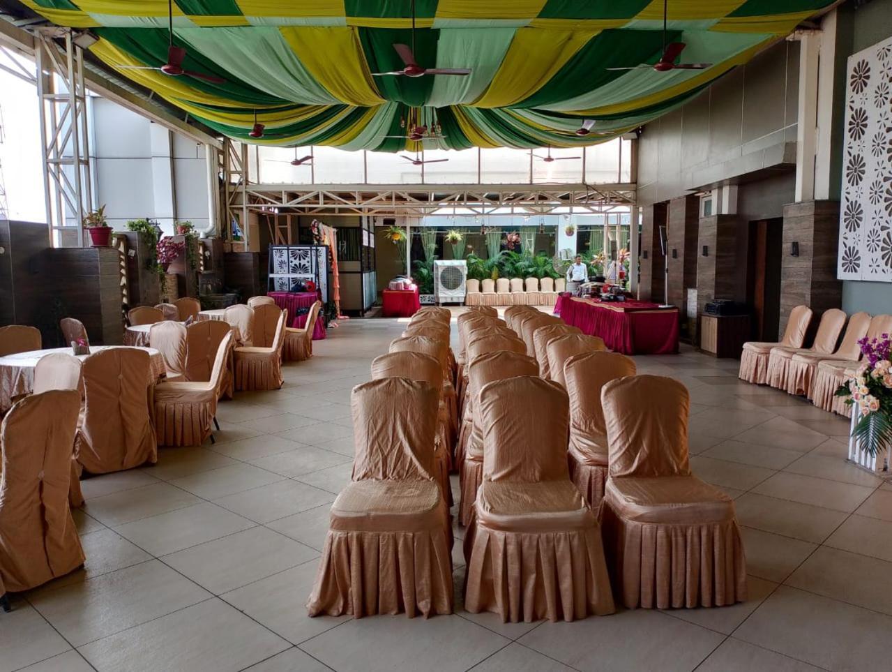 Hotel Pushpak Bhubaneswar Zewnętrze zdjęcie