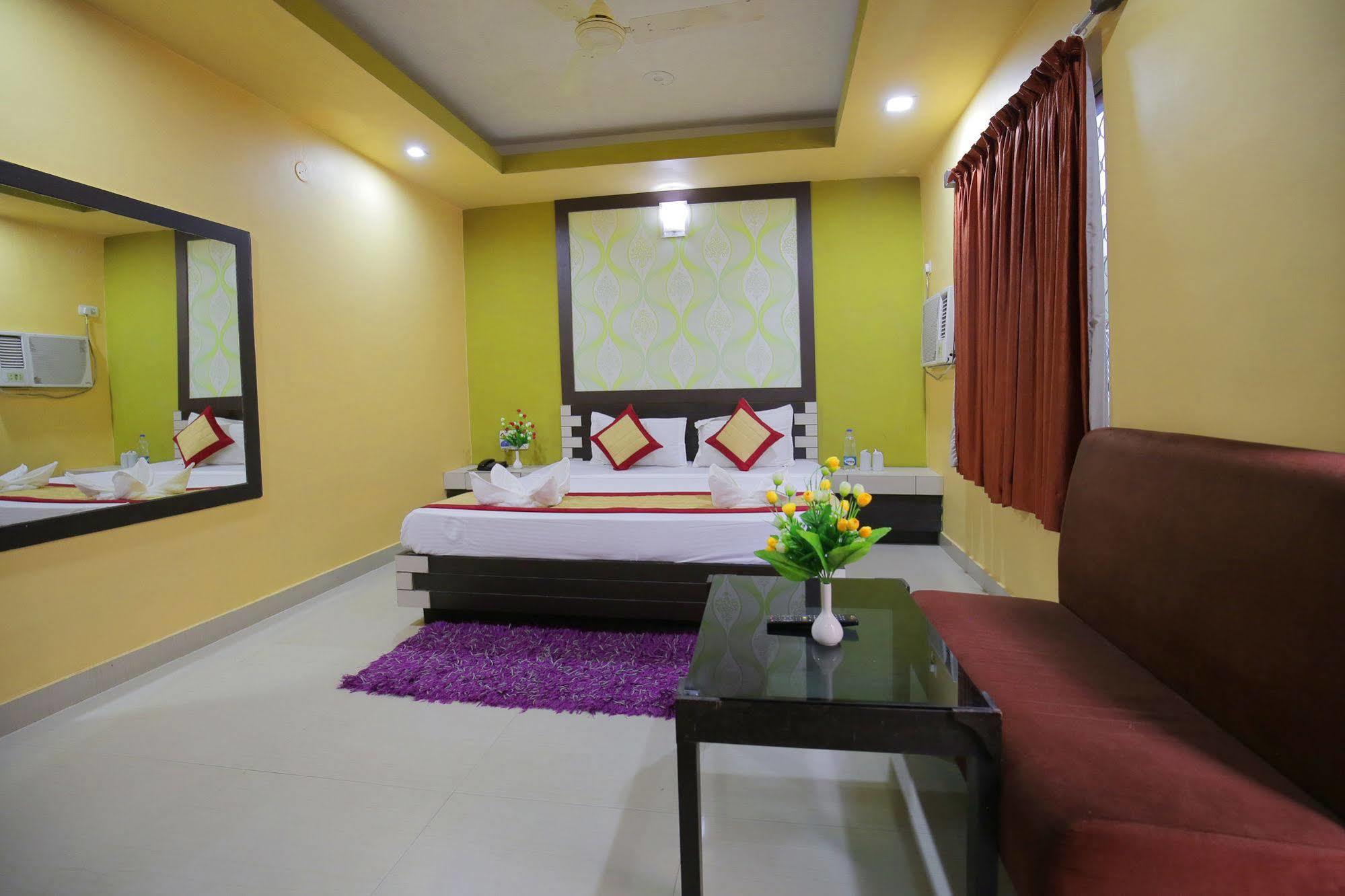 Hotel Pushpak Bhubaneswar Zewnętrze zdjęcie