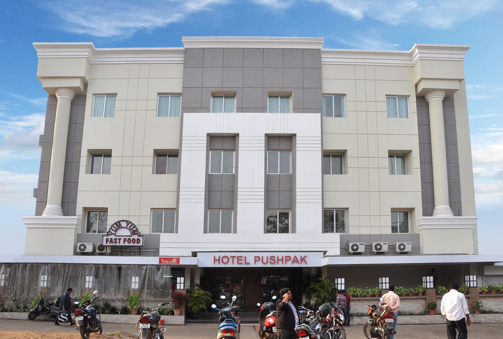Hotel Pushpak Bhubaneswar Zewnętrze zdjęcie