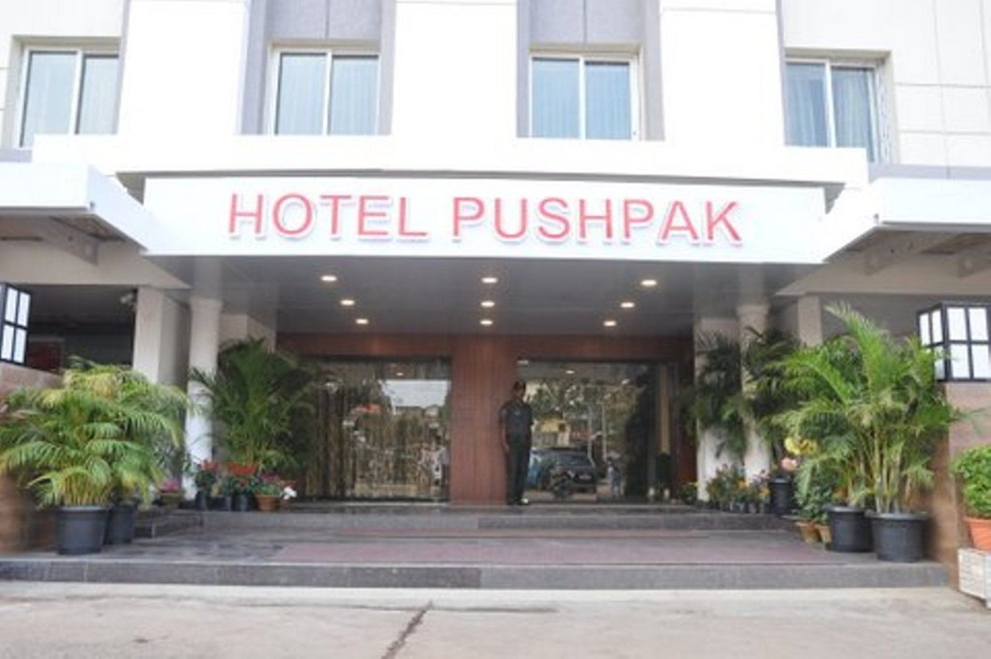Hotel Pushpak Bhubaneswar Zewnętrze zdjęcie